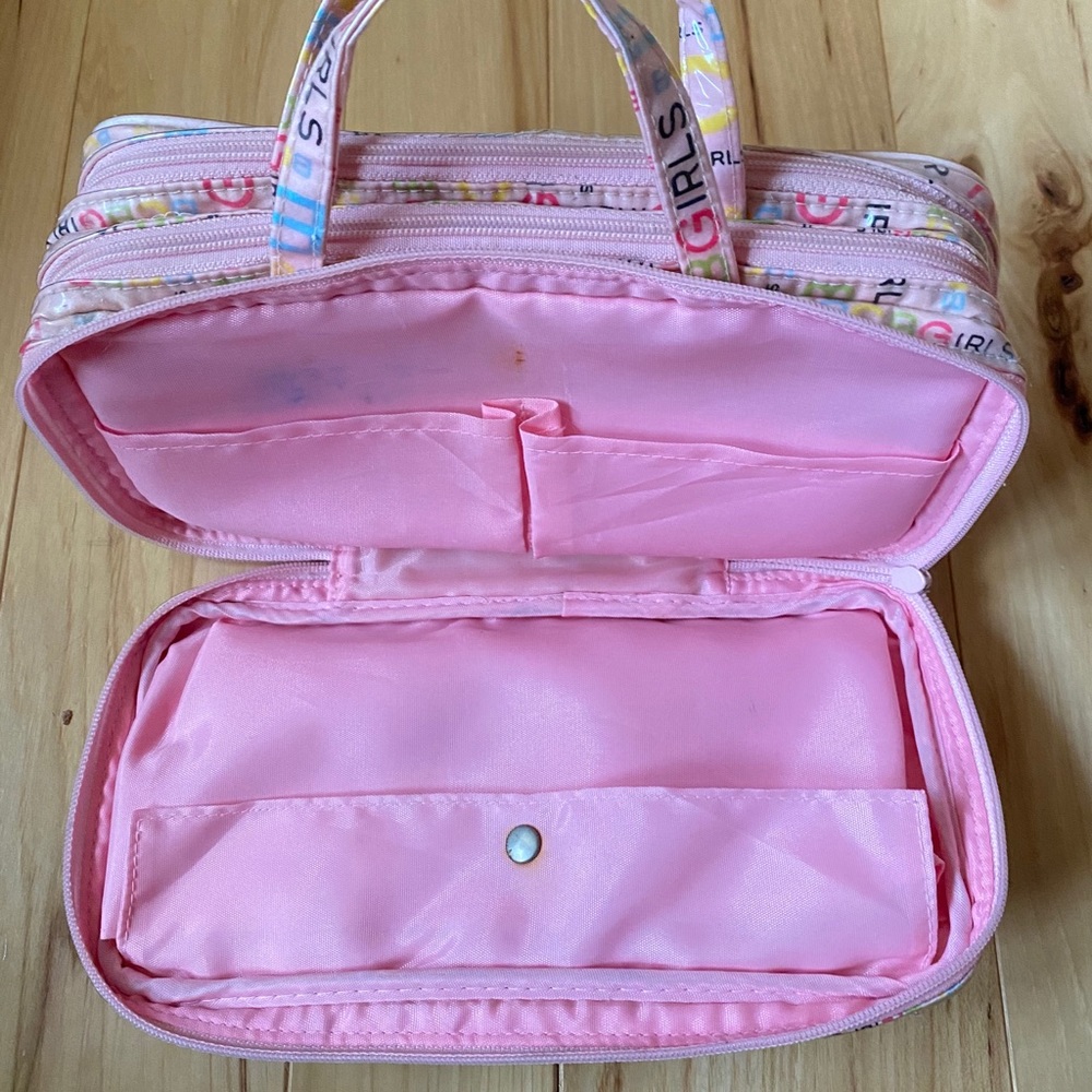 BCBGIRLS TRAVEL BAG - Picture 4 of 7